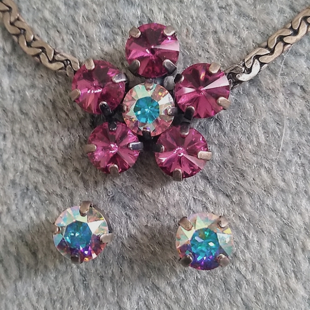Swarovski Crystal Floral Necklace and Post Earrings - Picture 5 of 7